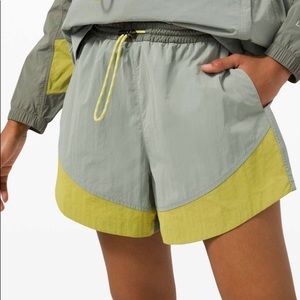 NWT lululemon Evergreen short size 4